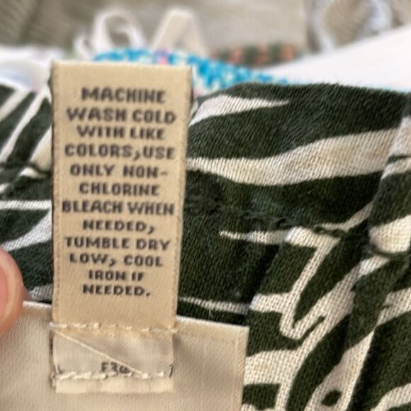 NEW St. John's Bay Green & White Maui Leaf Pull On Linen Blend Shorts Large - Picture 8 of 9